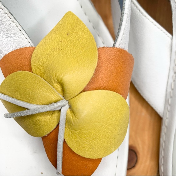 Indigo by Clarks White Leather Slides with Leather Flowers 9M in New Condition - Picture 8 of 13